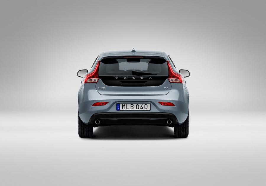  Volvo V40 T4 Momentum 2016 года  (WW) (фото 15 из 18)